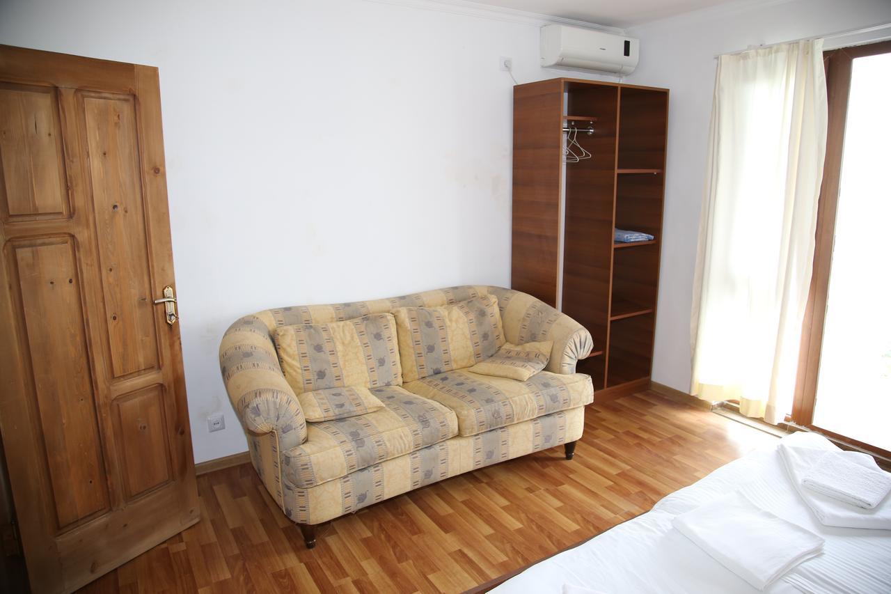 Merabi Guest House Makhinjauri Eksteriør billede