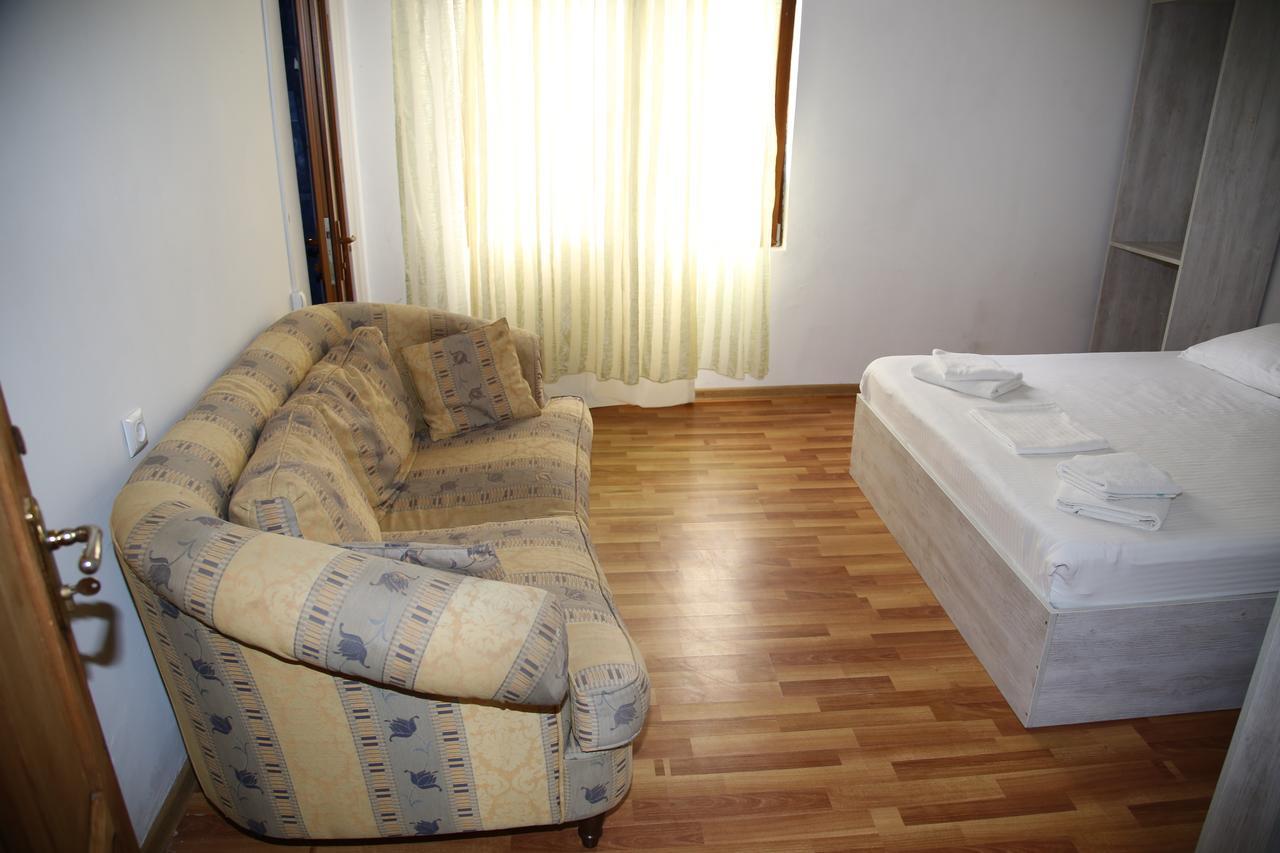 Merabi Guest House Makhinjauri Eksteriør billede