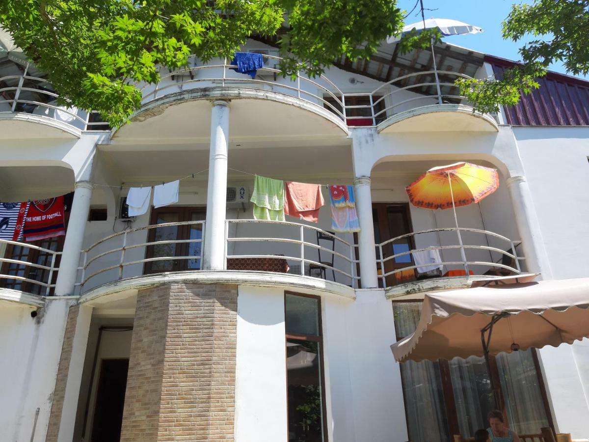 Merabi Guest House Makhinjauri Eksteriør billede