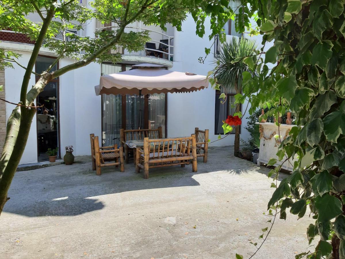 Merabi Guest House Makhinjauri Eksteriør billede